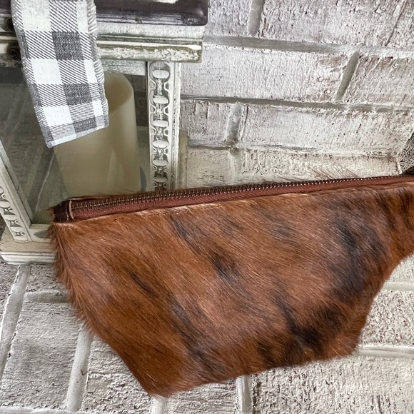 Cosmetic bag, new hair on hide, lined interior, zipper, inside pocket & tassel - Picture 4 of 6